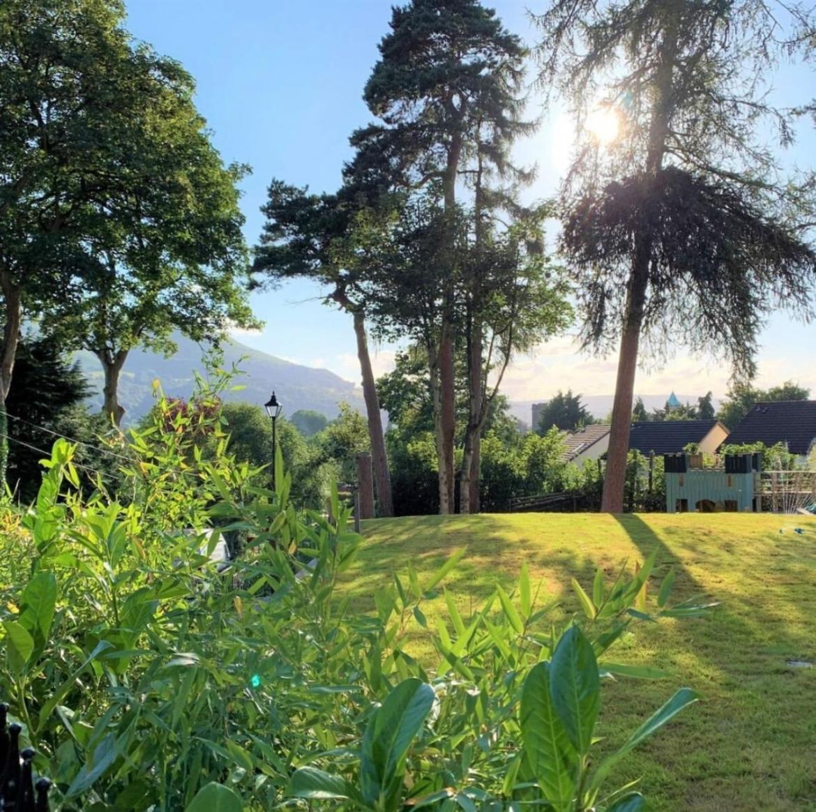 Beautiful 4-Bed Home, Hot Tub & Stunning Views - Abergavenny Exterior photo